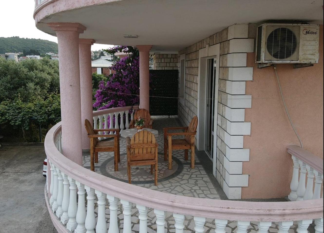 Kurt Apartaments Ulcinj Buitenkant foto